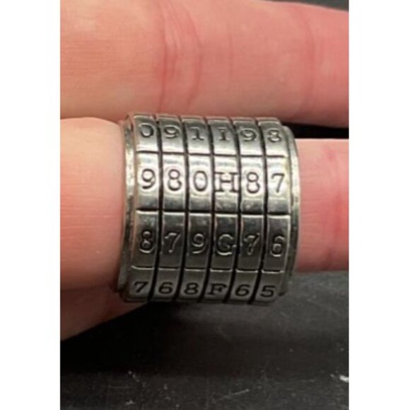 Stainless Steel Code Breaker Ring Size 6 Silver tone Decor Dials Non-Functional - Picture 3 of 5